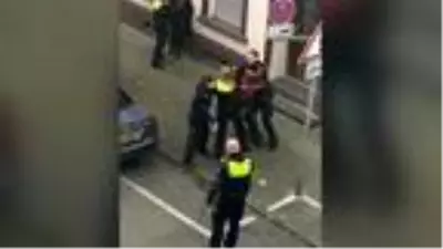 Son dakika haber: Almanya?da yanan evden çocuğunu kurtarmak isteyen babaya polis şiddeti kamerada! Son dakika haber: Almanya?da yanan evden çocuğunu kurtarmak isteyen babaya polis şiddeti kamerada!