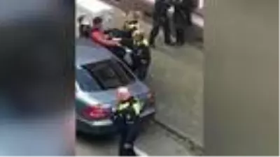 Son dakika haber: Almanya?da yanan evden çocuğunu kurtarmak isteyen babaya polis şiddeti kamerada! Son dakika haber: Almanya?da yanan evden çocuğunu kurtarmak isteyen babaya polis şiddeti kamerada!