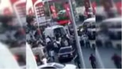 Arnavutköy'de yolun karşısına geçmek isteyen yaşlı adama otomobil çarptı