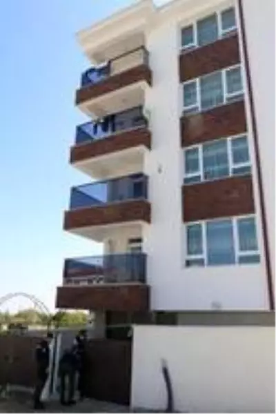 Kırık balkon camından beton zemine düşen 1 yaşındaki bebek yaşamını yitirdi Kırık balkon camından beton zemine düşen 1 yaşındaki bebek yaşamını yitirdi