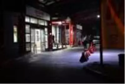 Bir grup tarafından saldırıya uğrayan kişi karnından bıçaklandı Bir grup tarafından saldırıya uğrayan kişi karnından bıçaklandı
