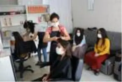 'Dünya Kız Çocukları Günü'nde özel çocuklara ücretsiz kuaför hizmeti 'Dünya Kız Çocukları Günü'nde özel çocuklara ücretsiz kuaför hizmeti