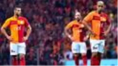 Fatih Terim, G.Saray'ı FIFA'ya şikayet eden Belhanda ve Feghouli'yi kadro dışı bırakıyor Fatih Terim, G.Saray'ı FIFA'ya şikayet eden Belhanda ve Feghouli'yi kadro dışı bırakıyor