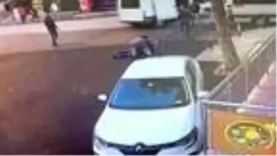 Kartal'da televizyon hırsızlarına yaşlı adamın müdahalesi kamerada