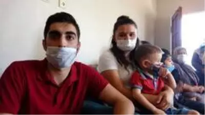Libya'da kurtarılan Türk davul zurnayla karşılandı Libya'da kurtarılan Türk davul zurnayla karşılandı