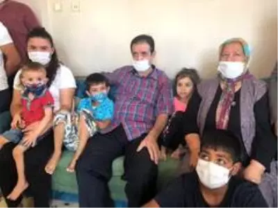 Libya'da kurtarılan Türk davul zurnayla karşılandı Libya'da kurtarılan Türk davul zurnayla karşılandı