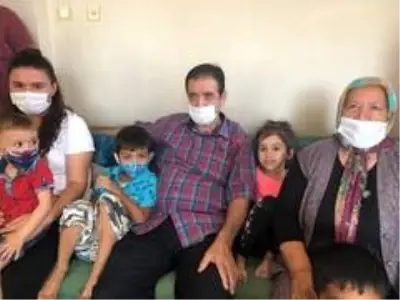 Libya'da kurtarılan Türk davul zurnayla karşılandı Libya'da kurtarılan Türk davul zurnayla karşılandı