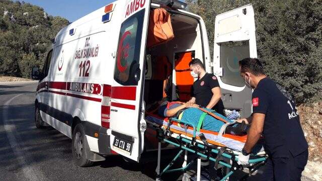 Mersin'de tarım işçilerini taşıyan midibüs devrildi: 2 ölü, 33 yaralı