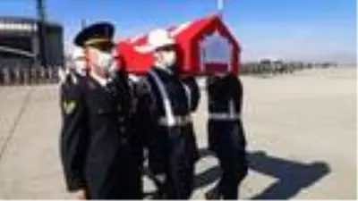 Son dakika gündem: Şehit Astsubay Dokumacı'nın cenazesi memleketine uğurlandı Son dakika gündem: Şehit Astsubay Dokumacı'nın cenazesi memleketine uğurlandı