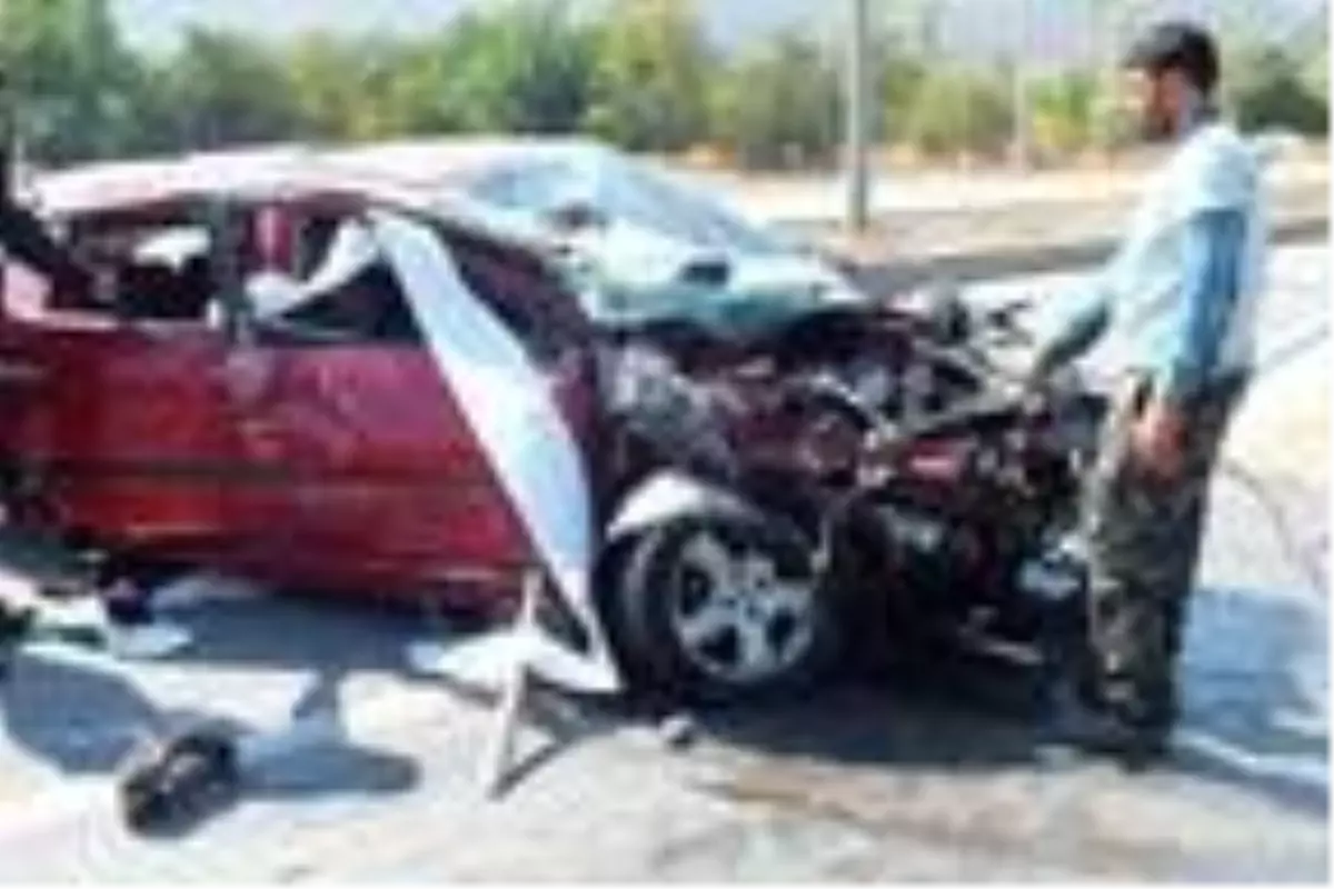 Tarım aracıyla otomobil çarpıştı: 4 yaralı