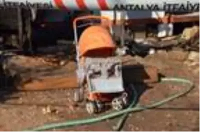 6 aylık Suriyeli bebek, ailesi serada çalışırken evde çıkan yangında hayatını kaybetti 6 aylık Suriyeli bebek, ailesi serada çalışırken evde çıkan yangında hayatını kaybetti