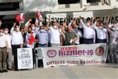 Antalya Büyükşehir Belediyesi önündeki grev 445 gündür devam ediyor Antalya Büyükşehir Belediyesi önündeki grev 445 gündür devam ediyor