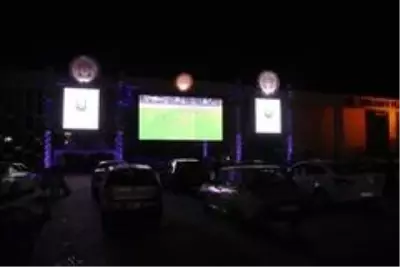 Arabada hem sinema hem de milli maç keyfi