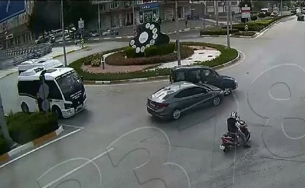 Balıkesir'de trafik kazası kamerada