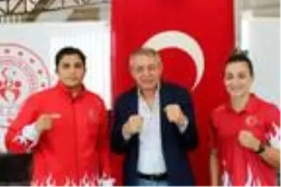 Boks Federasyonu Başkanı Gözgeç, Olimpik Kadın Milli Takımı'yla buluştu Boks Federasyonu Başkanı Gözgeç, Olimpik Kadın Milli Takımı'yla buluştu