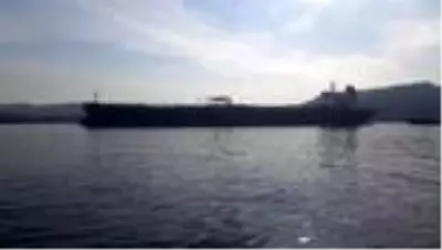 Dev petrol gemisi İstanbul Boğazı'ndan geçti Dev petrol gemisi İstanbul Boğazı'ndan geçti