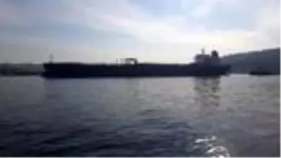 Dev petrol gemisi İstanbul Boğazı'ndan geçti Dev petrol gemisi İstanbul Boğazı'ndan geçti