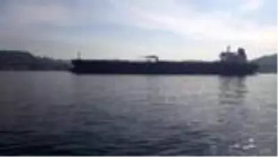 Dev petrol gemisi İstanbul Boğazı'ndan geçti Dev petrol gemisi İstanbul Boğazı'ndan geçti