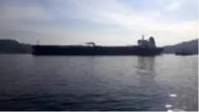 Dev petrol gemisi İstanbul Boğazı'ndan geçti Dev petrol gemisi İstanbul Boğazı'ndan geçti