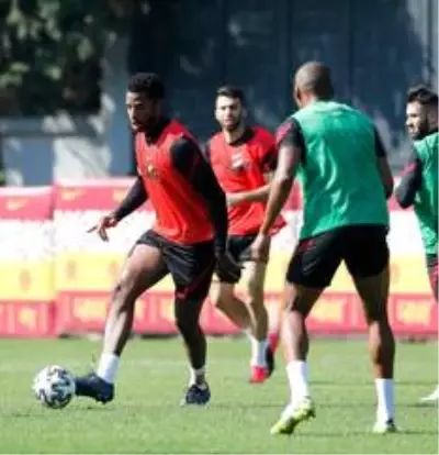 Galatasaray'da Belhanda takımla birlikte çalıştı Galatasaray'da Belhanda takımla birlikte çalıştı