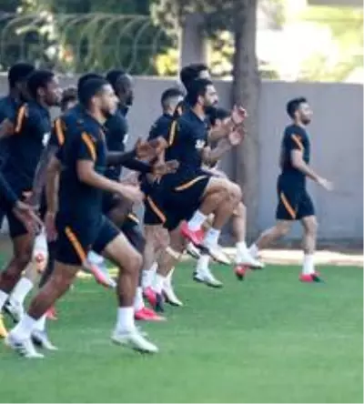 Galatasaray'da Belhanda takımla birlikte çalıştı Galatasaray'da Belhanda takımla birlikte çalıştı