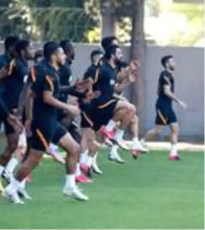 Galatasaray'da Belhanda takımla birlikte çalıştı Galatasaray'da Belhanda takımla birlikte çalıştı