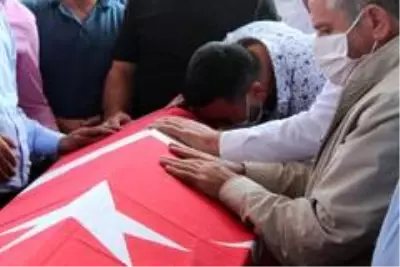 Hayatını kaybeden belediye başkanı görev yaptığı binaya son kez getirildi Hayatını kaybeden belediye başkanı görev yaptığı binaya son kez getirildi