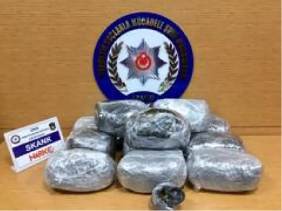 İzmir'de uyuşturucu operasyonu: 5 gözaltı