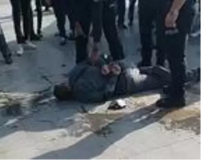 Kadını taciz edip parasını almaya çalışan şüpheliyi devriye polisleri yakaladı Kadını taciz edip parasını almaya çalışan şüpheliyi devriye polisleri yakaladı