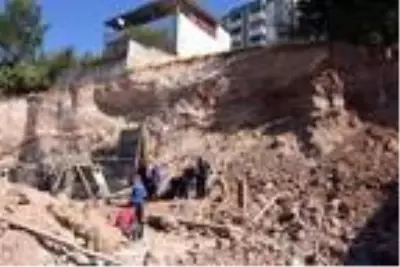 Ölen arkadaşlarının cansız bedeninin etrafında sinir krizi geçirdiler