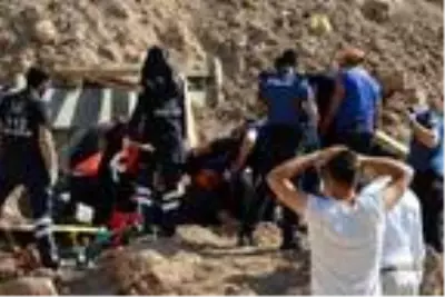 Ölen arkadaşlarının cansız bedeninin etrafında sinir krizi geçirdiler