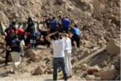 Ölen arkadaşlarının cansız bedeninin etrafında sinir krizi geçirdiler