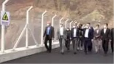 Karakurt HES Barajı nedeniyle yeniden yapılan grup köy yolunda sona gelindi Karakurt HES Barajı nedeniyle yeniden yapılan grup köy yolunda sona gelindi