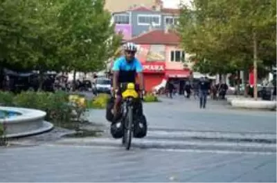 Korona virüsten işsiz kalan İngiliz, bisikletiyle Türkiye'ye geldi Korona virüsten işsiz kalan İngiliz, bisikletiyle Türkiye'ye geldi