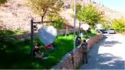 Madene karşı özlem ve hasretin dile geldiği Mani Yolu'nda kitap okuma eylemi Madene karşı özlem ve hasretin dile geldiği Mani Yolu'nda kitap okuma eylemi