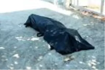 Ölen arkadaşlarının cansız bedeninin etrafında sinir krizi geçirdiler