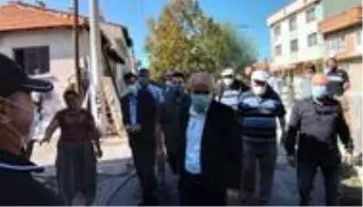 'Osmangazi Mahallesi sakinleri, kaderine terk edilmiş vaziyette hakkını arıyor' 'Osmangazi Mahallesi sakinleri, kaderine terk edilmiş vaziyette hakkını arıyor'