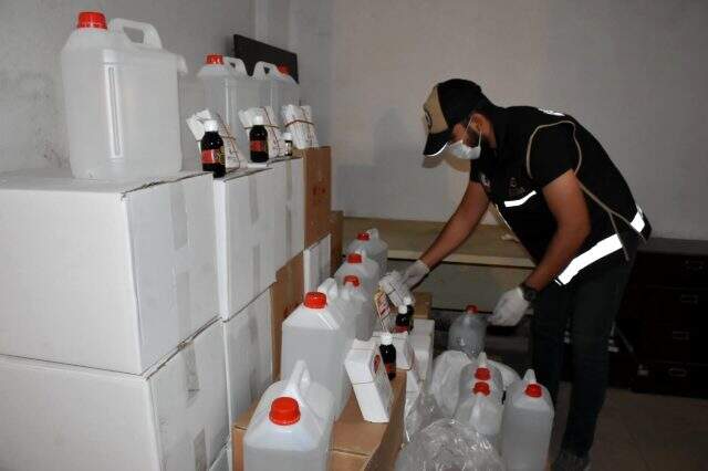 Son Dakika: İzmir'de 17 kişinin ölümüne neden olan sahte içkilerin dağıtıcısı gözaltına alındı