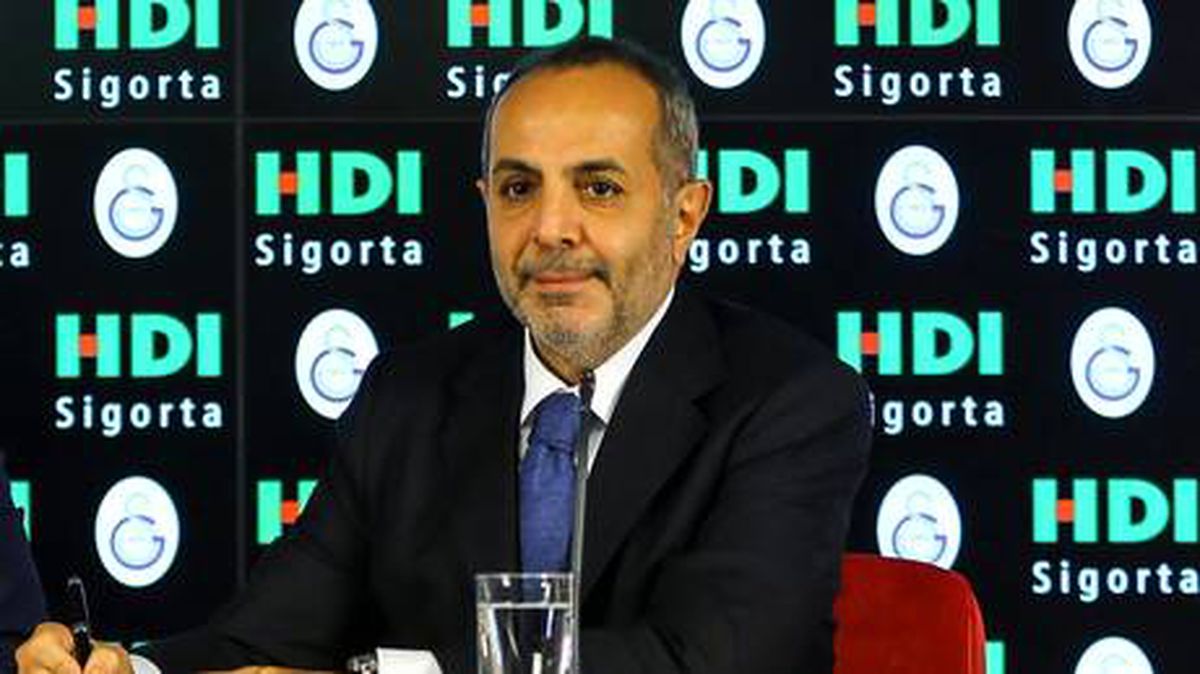 Takımı 'Aklınızı başınıza alın' diye eleştiren yönetici Okan Böke'den taraftara Fatih Terimli tepki