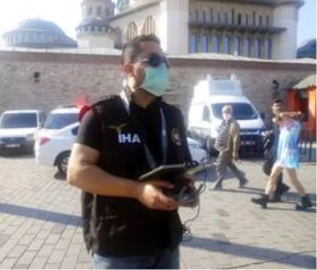 Taksim'de turistlere yönelik korona virüs denetimi