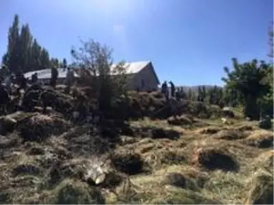 Son dakika haberleri... Köylüler yangını söndürebilmek için zamanla yarıştı Son dakika haberleri... Köylüler yangını söndürebilmek için zamanla yarıştı