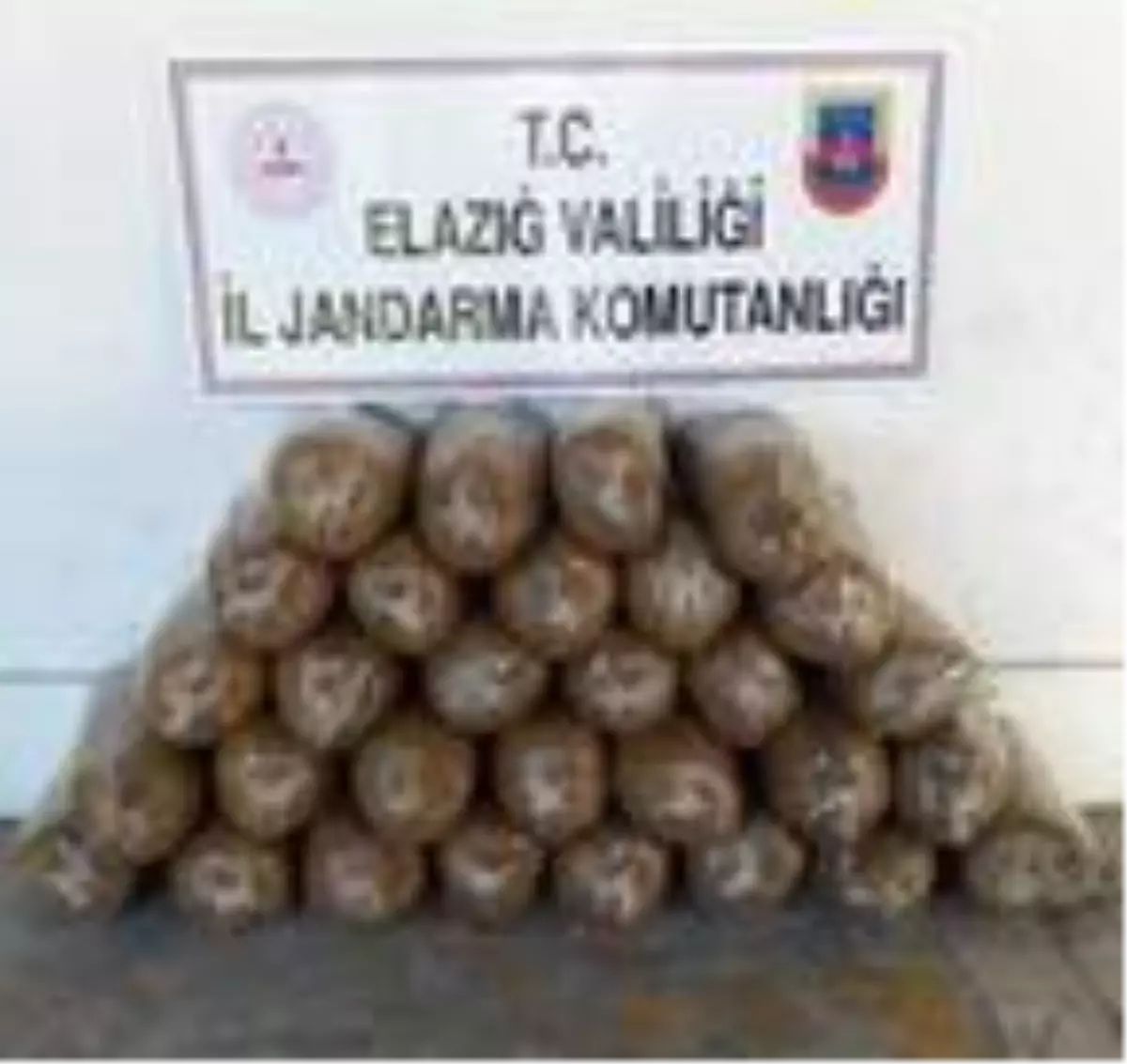 Aracında 150 kilo kaçak tütünle yakalandı