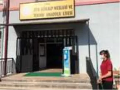 Ateş ölçümü ve dezenfektanın bir arada olduğu ünite üretildi Ateş ölçümü ve dezenfektanın bir arada olduğu ünite üretildi