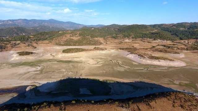 Balıkesir'de kuraklığın görüntüsü: Çaygören Barajı alarm veriyor