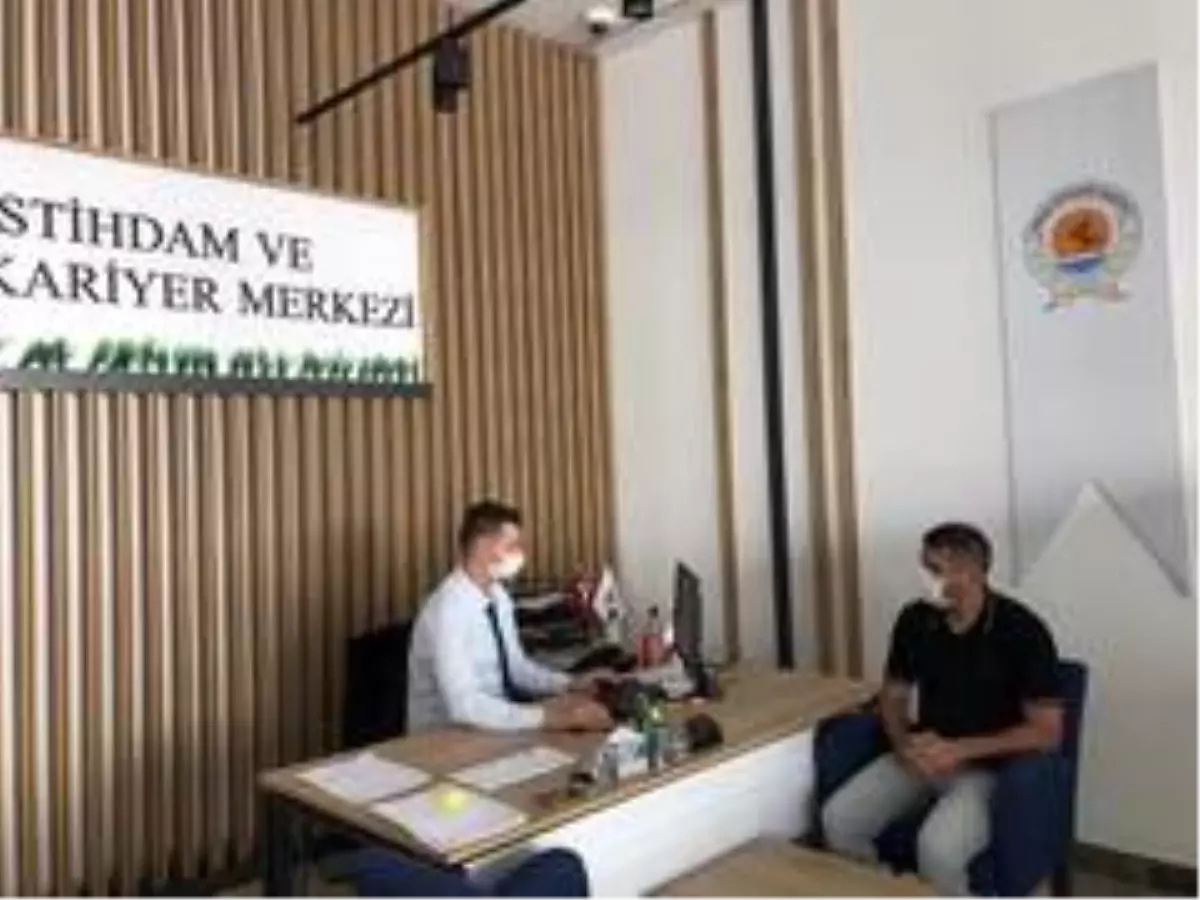 Büyükşehir 790 kişiyi işe yerleştirdi