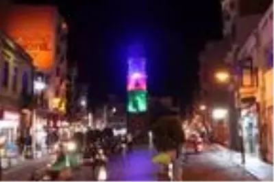 Çanakkale'de Saat Kulesi, Azerbaycan bayrağı renklerine büründü Çanakkale'de Saat Kulesi, Azerbaycan bayrağı renklerine büründü
