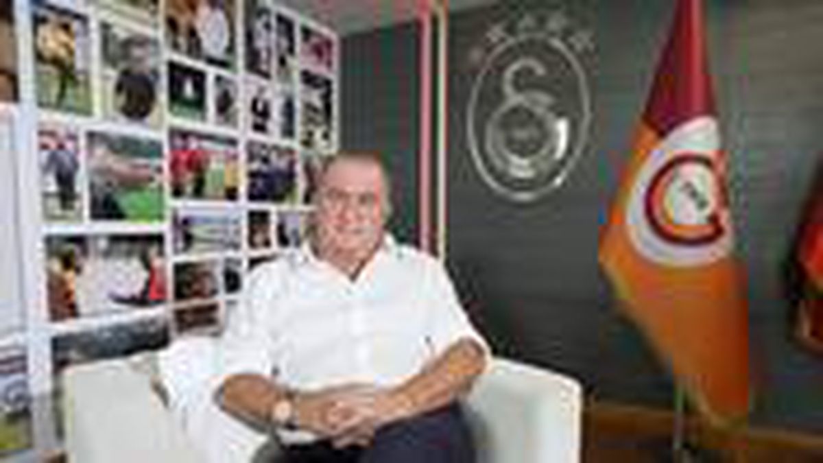 Fatih Terim'in odasındaki G.Saray armasına 5. yıldızı taktırması dikkat çekti