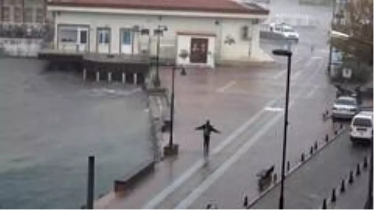 Herkes kaçacak yer ararken, o tadını çıkarttı