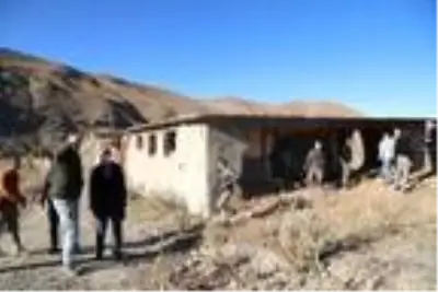 Kaymakam, ağabeyinin 23 yıl önce şehit düştüğü mevziyi ziyaret etti
