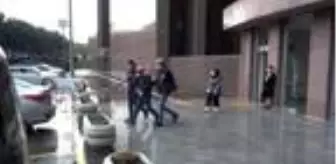 Bahçelievler: Son Dakika | Sahte içki operasyonunda gözaltına alınan 3 şüpheli tutuklandı Bahçelievler: Son Dakika | Sahte içki operasyonunda gözaltına alınan 3 şüpheli tutuklandı